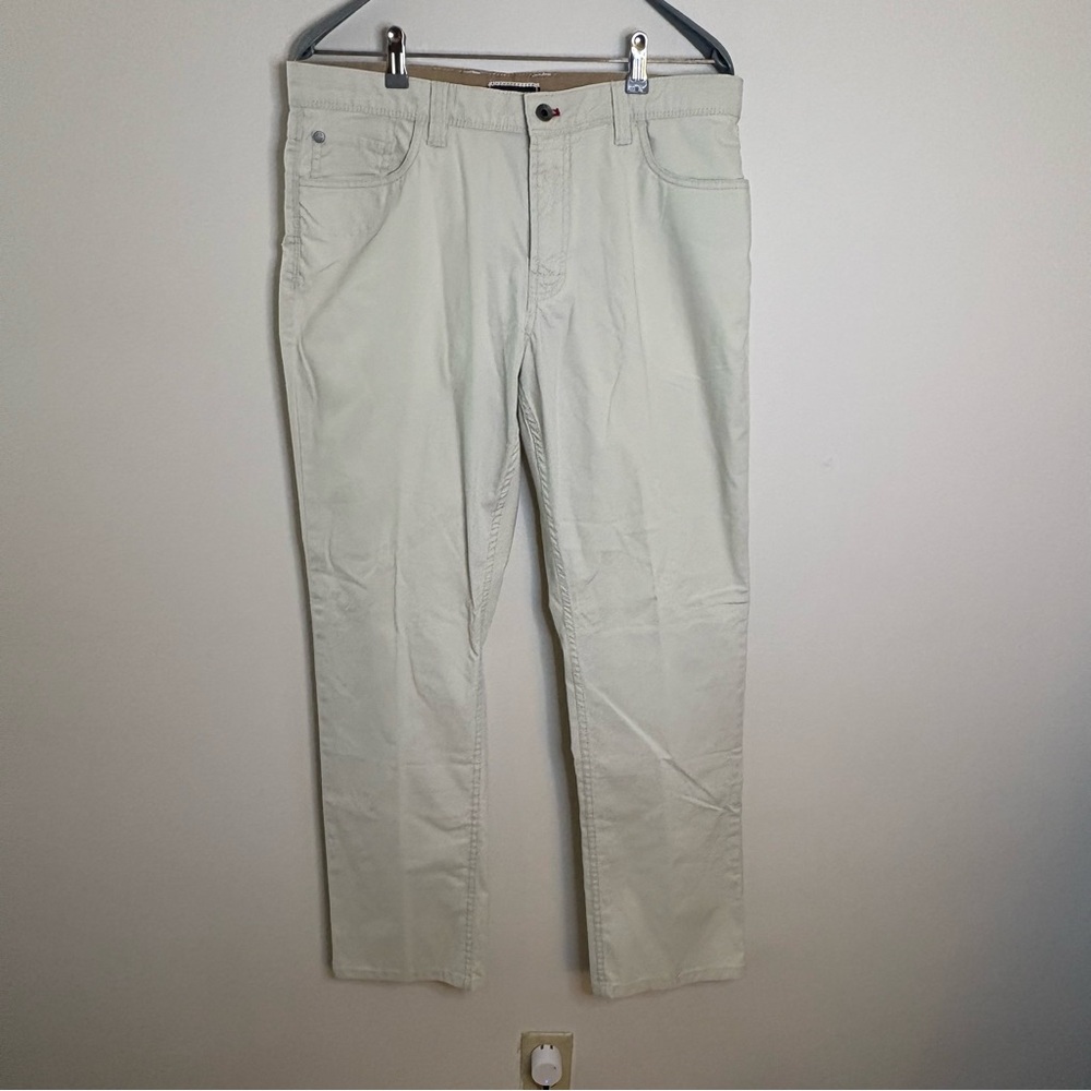 Izod Cream Chinos Classic Straight-Leg Mens 33 X 32 lightweight khakis golf work